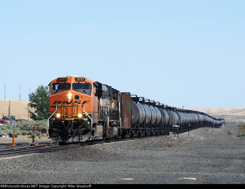 BNSF 5757